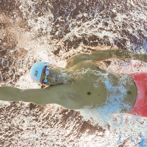 开云体育直播-防守球员传球方向偏好是否影响整队推进路径，传球碰到防守球员越位吗