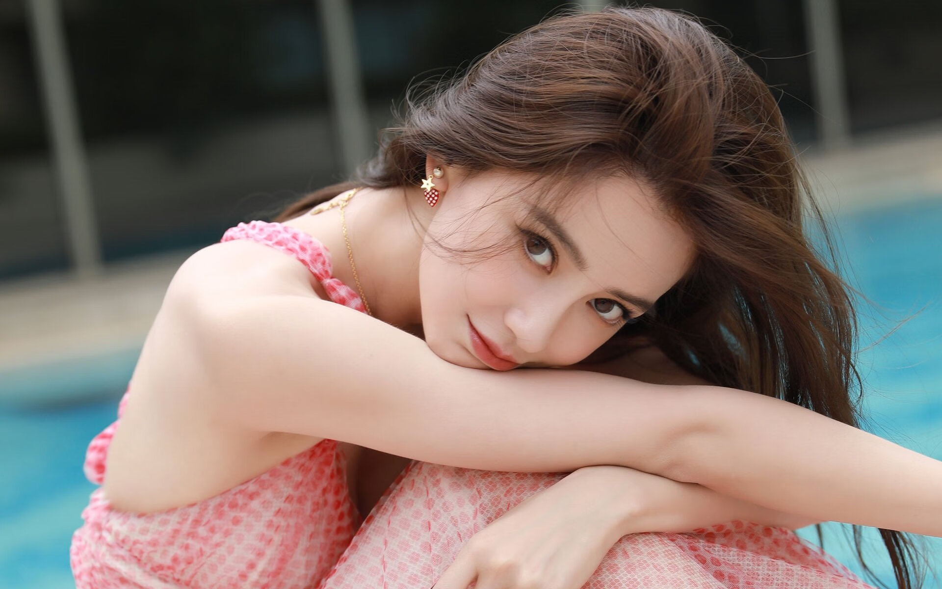 欧洲杯赛场上出现惊险一幕,球队全力争胜,欧洲杯赛场突发意外