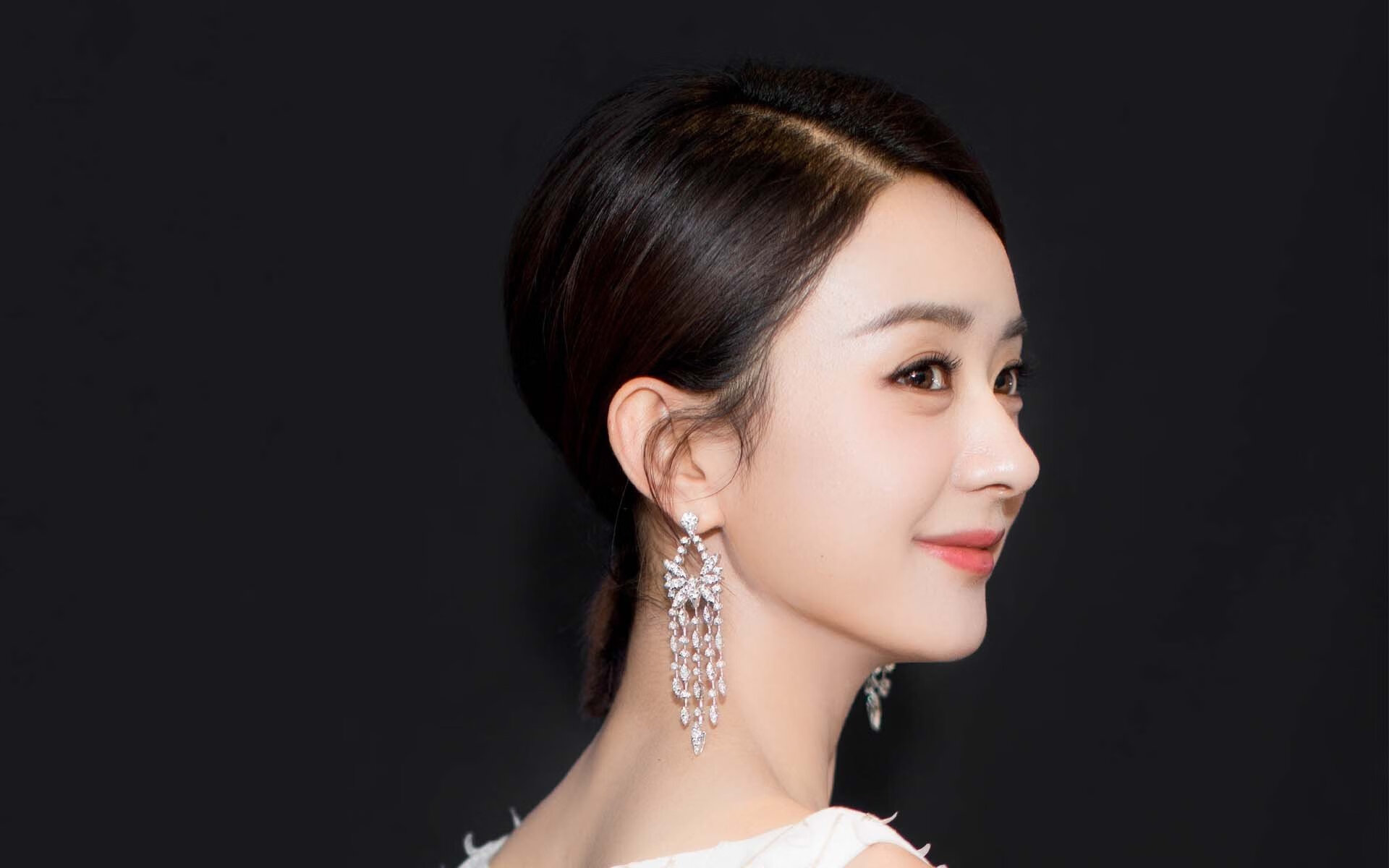 基层足球场地资源紧张，足球场地设施不足